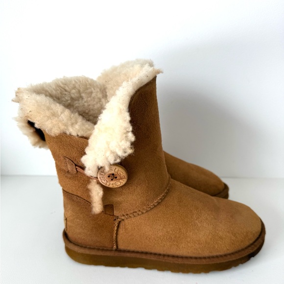 UGG Mini Bailey Button II Shearling Lined Boots 6 - Picture 5 of 10